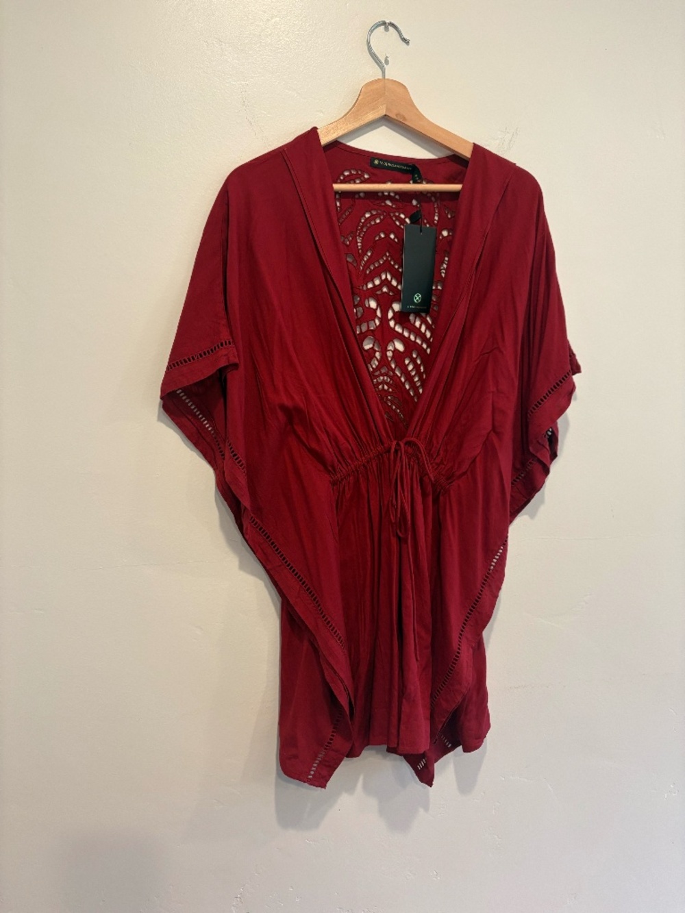 VIx/ NWT/S/ Deep red cover up! gorgeous detailed appliqué back